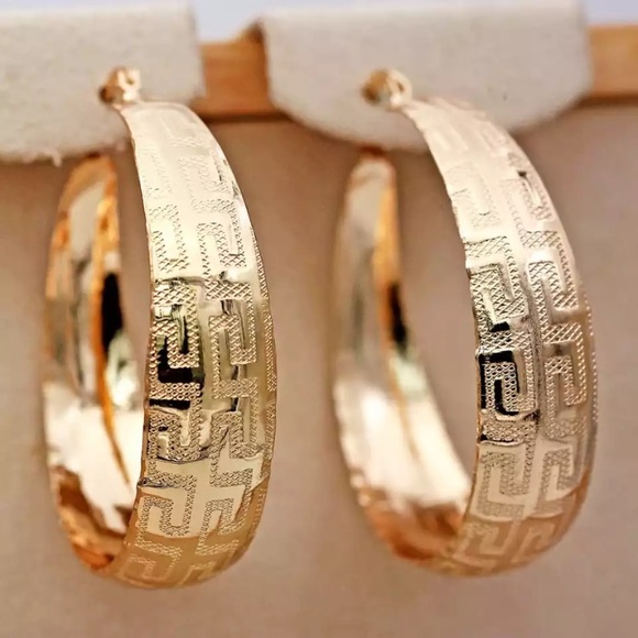 NEW 18k Gold plated luxury hoop earrings - Picture 2 of 6